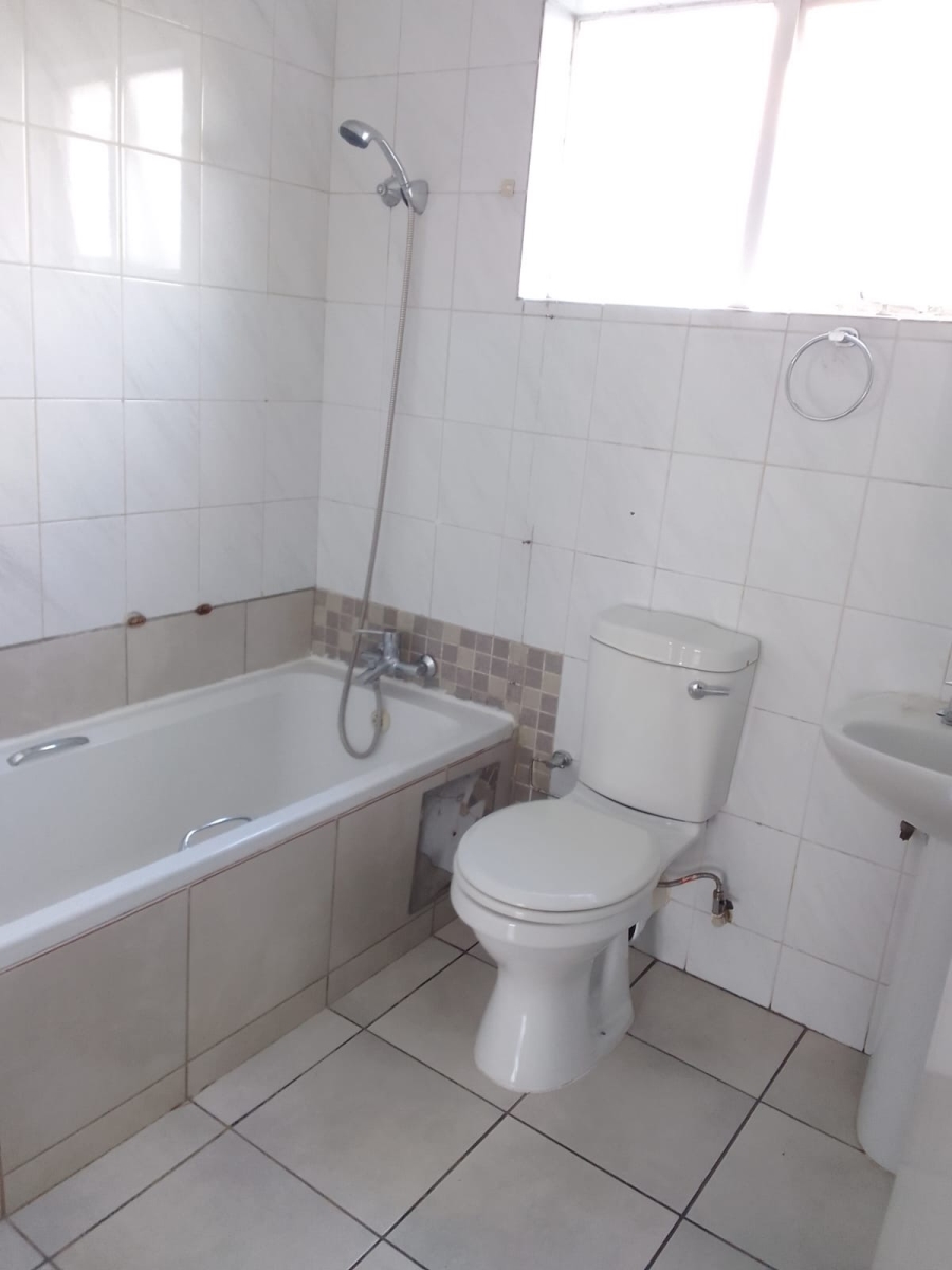 2 Bedroom Property for Sale in Aberdeen Eastern Cape